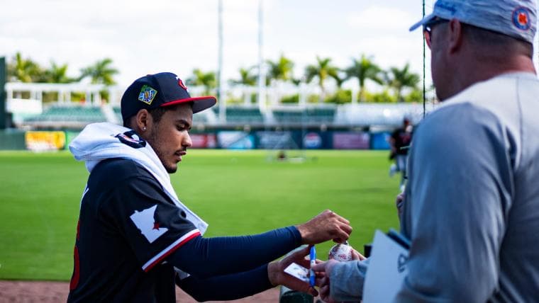 Minnesota Twins Play College Baseball Team in Spring Training
