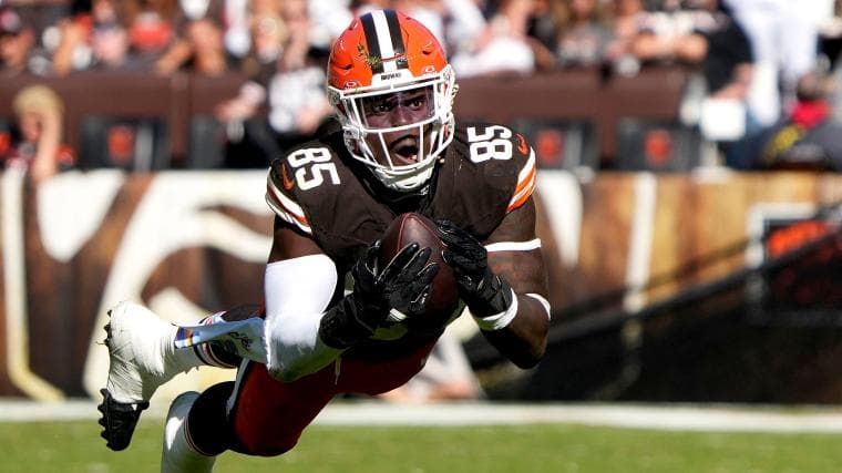 Browns Pro Bowl TE David Njoku is still a free agent for one reason