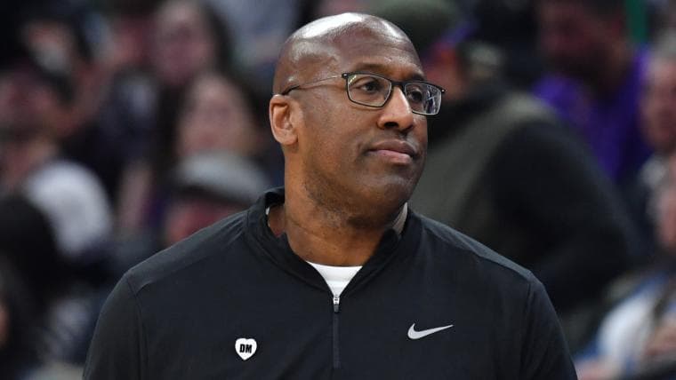 Knicks' Mike Brown threatens lineup change after another slow start