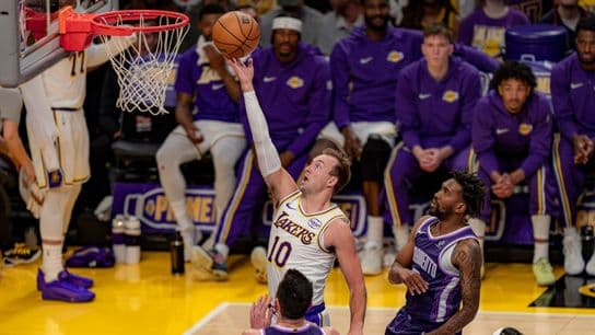 Lakers vets ignite team in rout of Kings