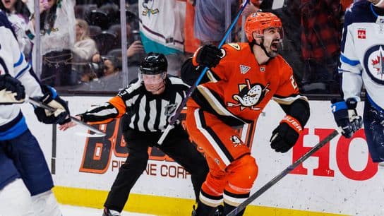 Ducks rally again for league-leading 9th multi-goal comeback over Hellebuyck, Jets