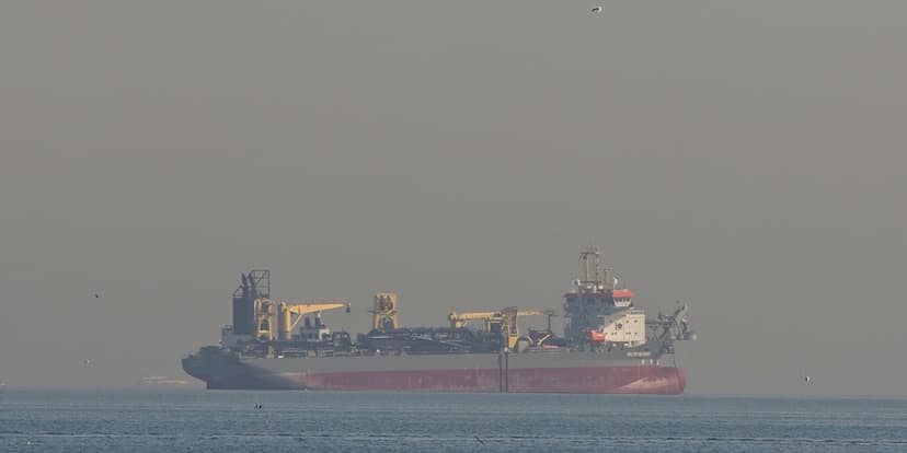 Oil Rallies as U.S.-Iran Conflict Threatens Strait of Hormuz Flows