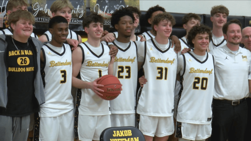 Bettendorf Boys Basketball Wins MAC Title