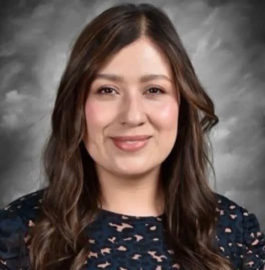 Former Middle School Secretary Accused of Sexually Abusing Student, Flees State