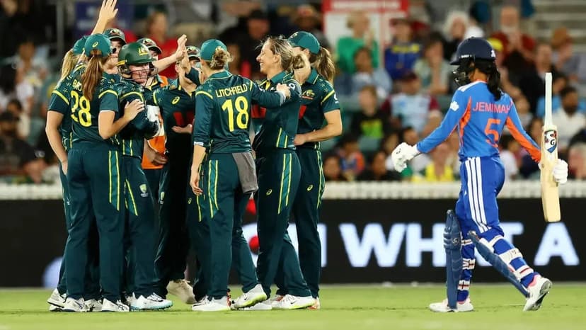 Australia Defeats India in Second T20I After Dramatic Collapse