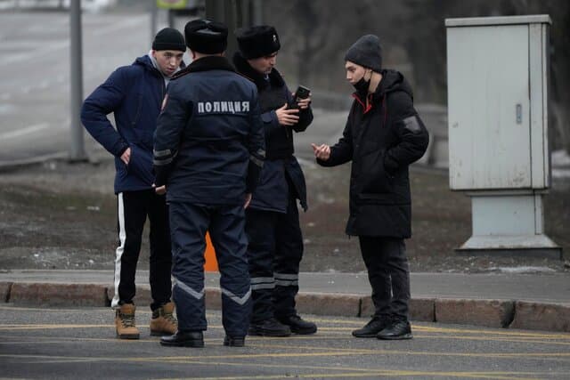 Kazakhstan Assists Russia in Hunting Down Fleeing Russians