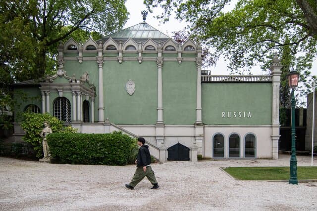 Russia’s return to the Venice Biennale has triggered backlash and a threat to pull E.U. funding. Meduza explains how the forum was designed for soft power from the start.