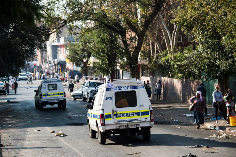 Online Crime Detection vs. Offline Policing