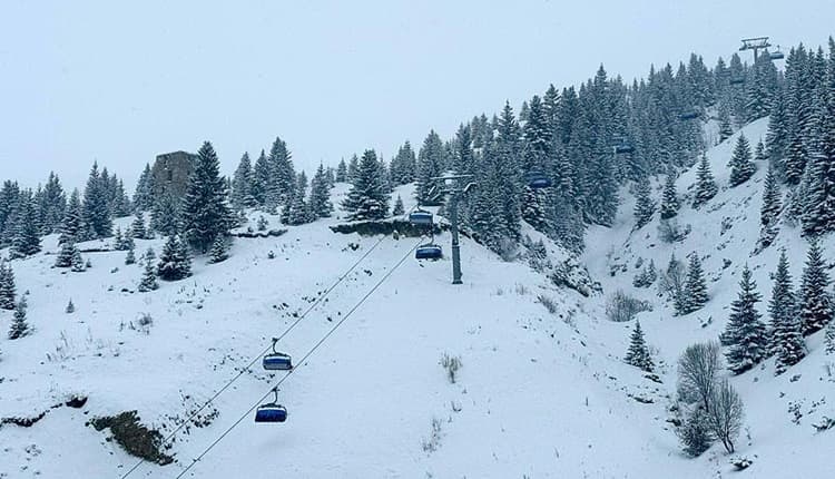 74 centimeters of snow reported at Popova Shapka, North Macedonia