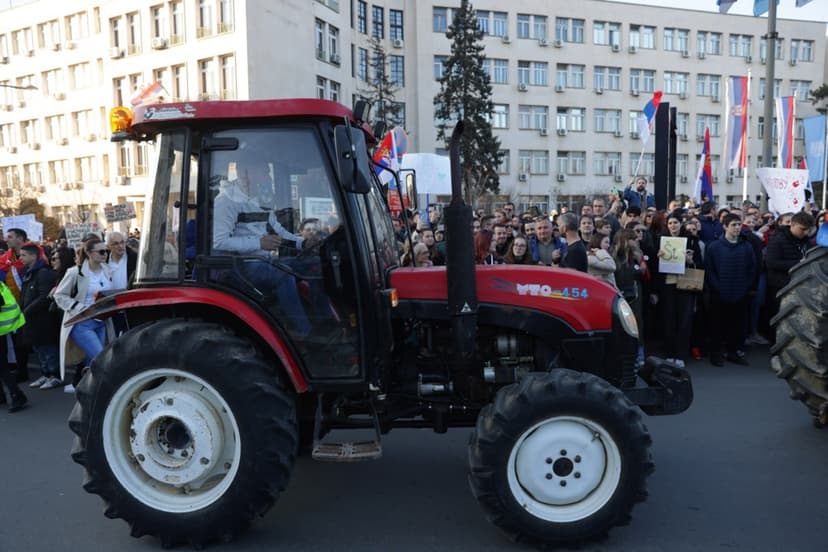 Serbian Farmers Block Roads Demanding Higher Subsidies and Import Protection