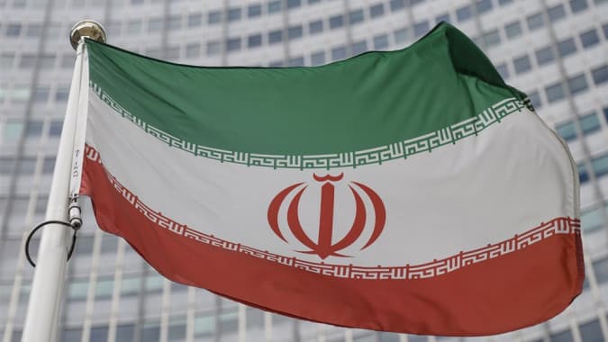 UK Withdraws Embassy Staff from Iran Due to Potential US Attacks