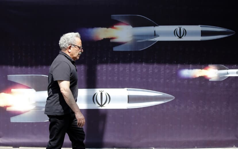 Iran reportedly signs secret arms deal with Russia