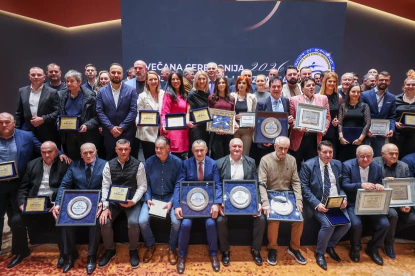 Karate savez BiH dodjelio priznanja i nagrada za vrhunske sportske rezultate i izuzetan doprinos razvoju ovog sporta (FOTO)