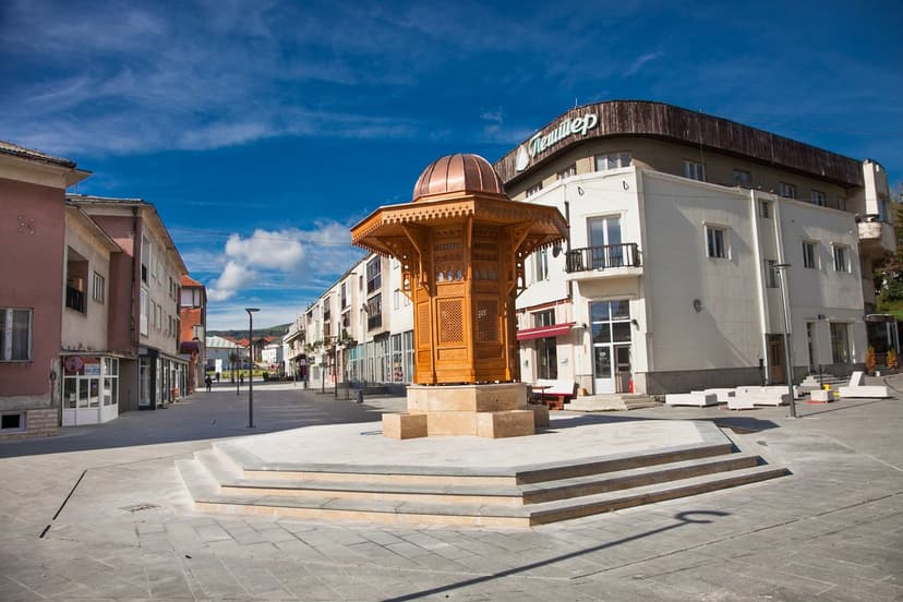 Tri dana žalosti u Sjenici zbog nesreće u kojoj su stradali majka i dete