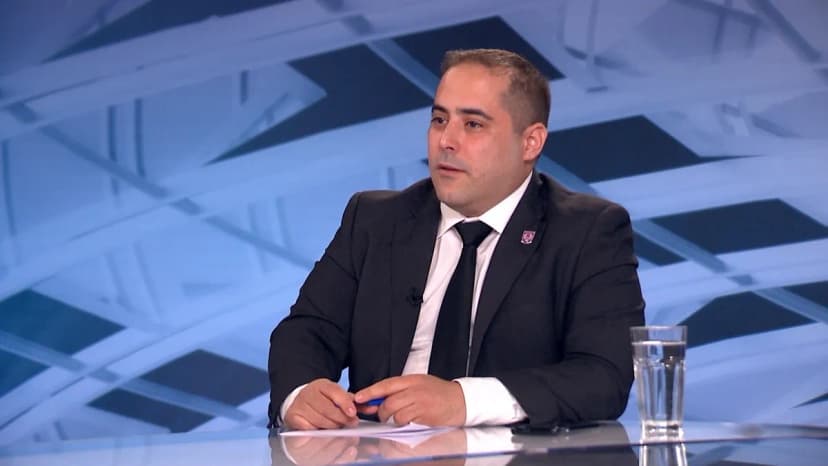 Serbian Right-Wing Politician Miša Vacić Uses Nazi Salute at Rome Event