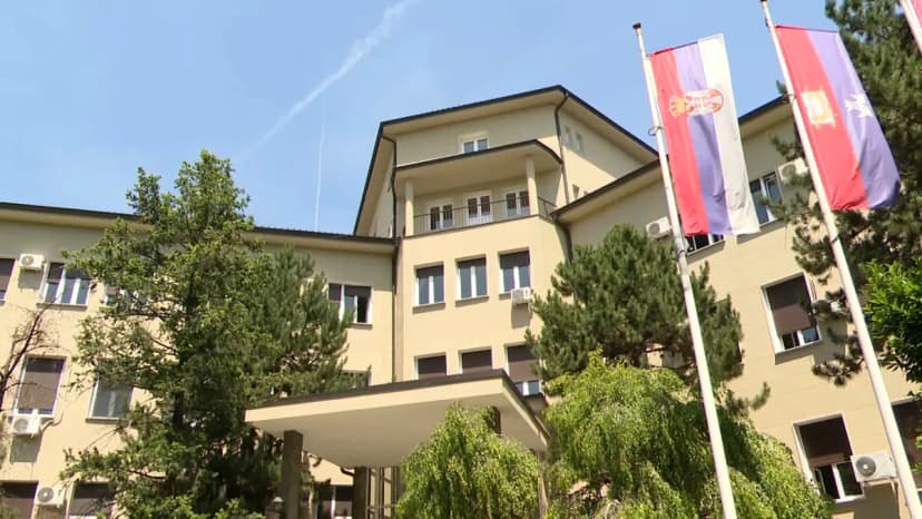 Professors Demand More Than Dean's Resignation for Medical Faculty Autonomy