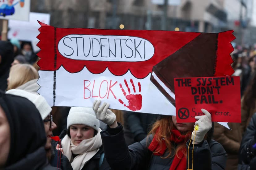 SNS tvrdi da niko nije pratio studente u Guči i pretio im, studenti kažu da jeste