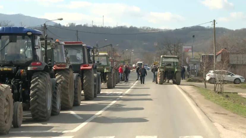 Farmers step up protests, blocking all roads into Kraljevo