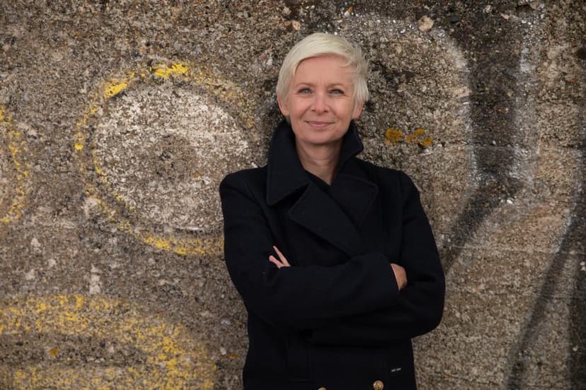 Dörte Hansen's 'To the Sea' Reviewed as Poetic Novel