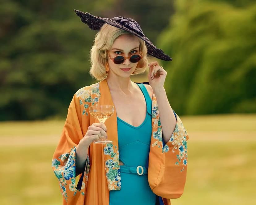 One loved Stalin, the other was in love with Hitler. How can sisters be so different?