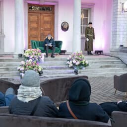 Native Language Day reading marathon held on Estonian president's front steps