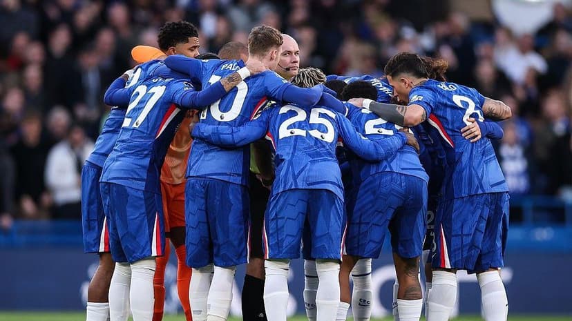 Chelsea coach Liam Rosenior enraged by referee in team huddle