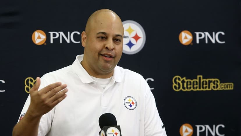 Steelers GM Addresses Aaron Rodgers Saga, Quarterback Uncertainty