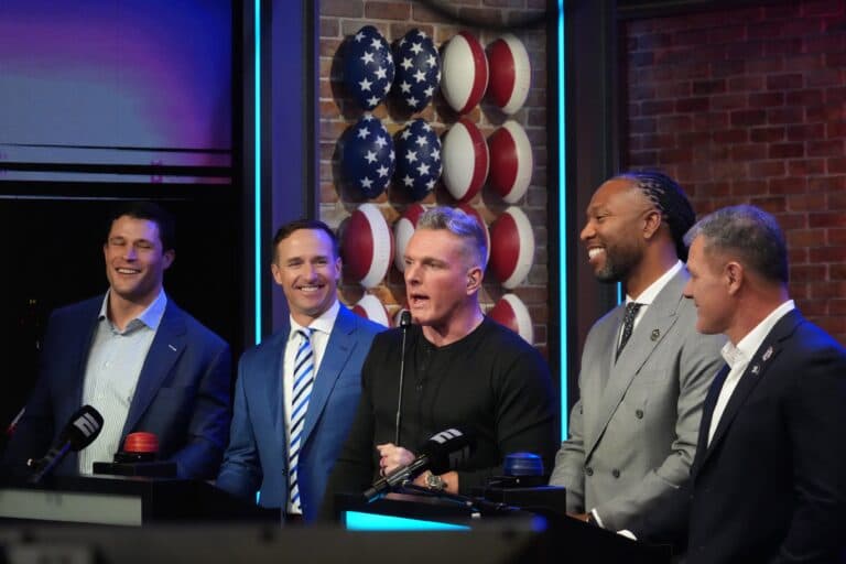 Hall of Fame NFL quarterback bidding against Warriors owner for MLB’s Padres: report