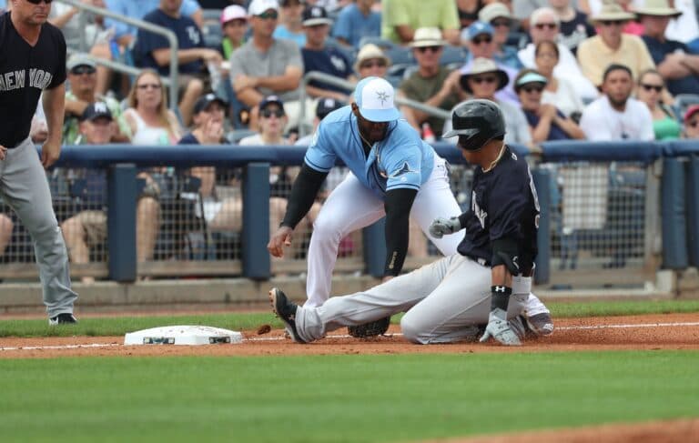 Former Yankees infielder signs with AL East rivals