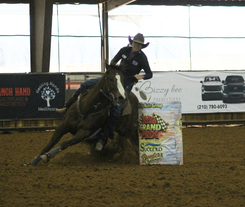 18 Year Old London Gorham Leads The Barrel Racers Through Rodeo Austin Qualifier