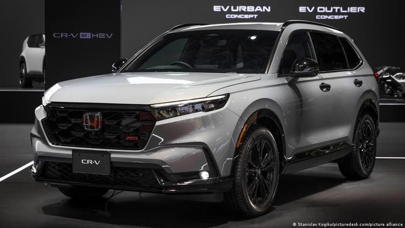 Honda Shares Plunge on $15.7B EV Write-Down, First Annual Loss Since 1957