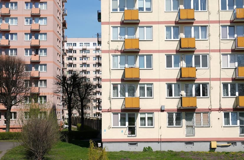 Man kills mother by throwing her from fourth-floor balcony in Riga