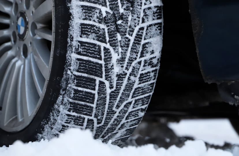 Urges not to rush with changing winter tires to summer tires yet