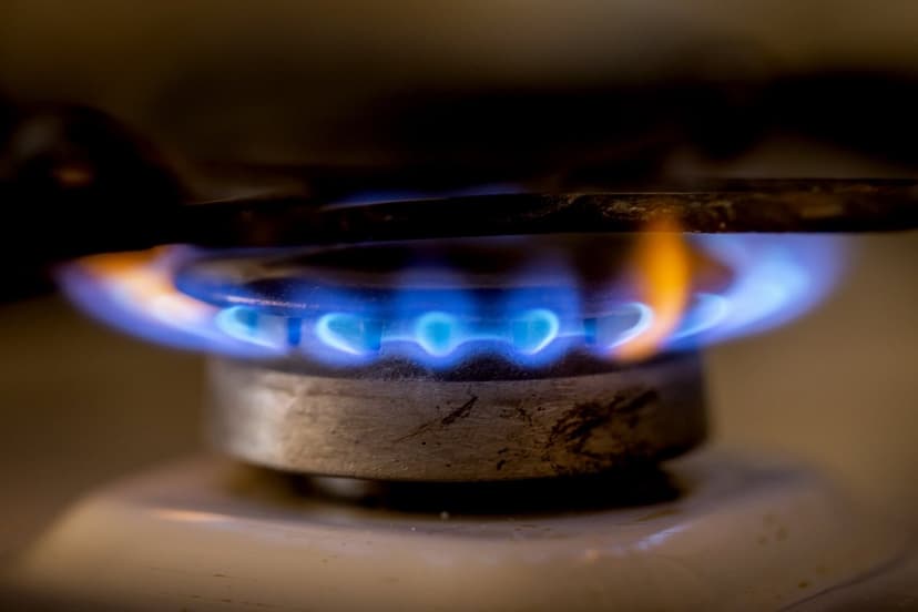 Piegādātāji: Gāzes cenas mājsaimniecībām Latvijā var pieaugt sezonas beigās vai rudenī
