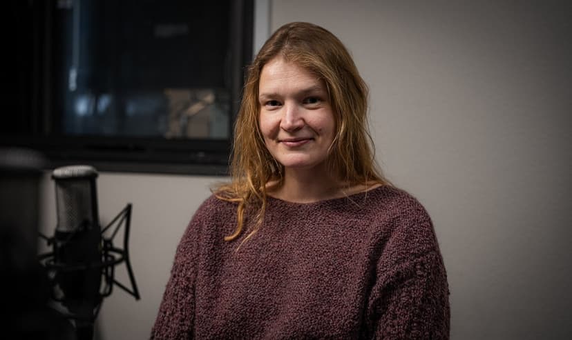 Vijas Celmiņas balvas laureāte Ieva Putniņa prot uzgleznot smaržu, vēju, straumi un gaismu
