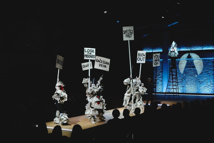 Review of Robert Wilson's 'Ubu' Theater Production in Latvia