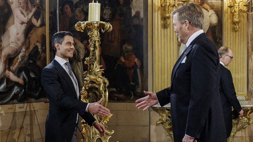 Dutch King Swears in New Minority Government