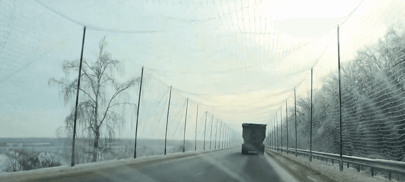 Ukrainā pret dronu draudiem pielāgo arī pilsētu ielas
