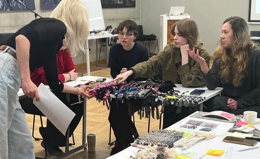 In Kuldīga, craftswomen "paint with yarn"