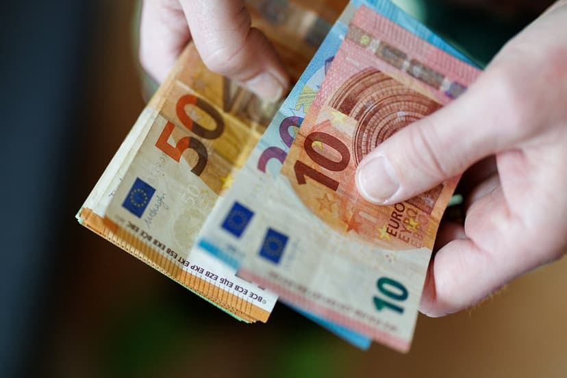 Latvia's Average Net Monthly Salary Reaches 1346 Euros in 2025