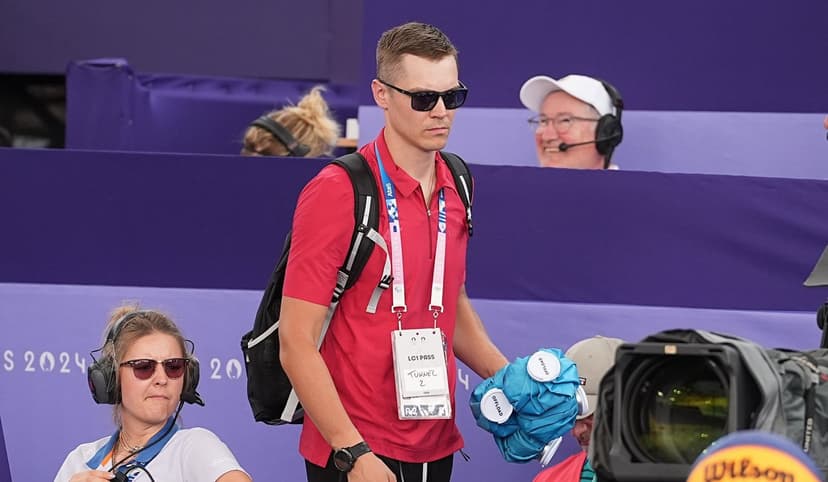 Viens no cilvēkiem olimpiskajā aizkadrā: fizioterapeits Urbanovičs iedvesmo sportistus panākumiem
