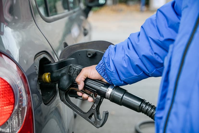 Latvian Fuel Prices Rise Due to Middle East Conflict, Consumers Stock Up