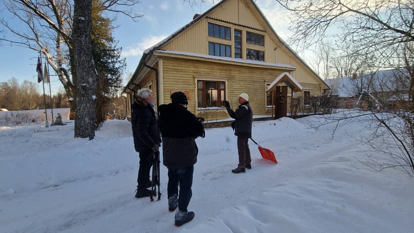 Iedot kokam vaibstu un nosargāt mātes radīto skolu. Ciemos pie Rancānu ģimenes Makašānos
