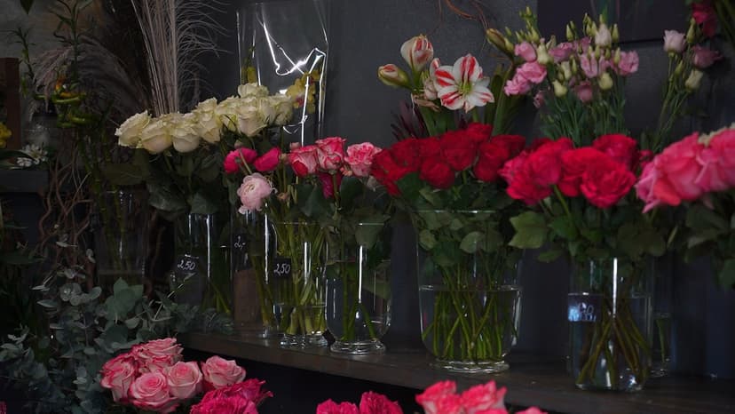 Paaudžu maiņa nemazina ziedu dāvināšanas prieku 8. martā
