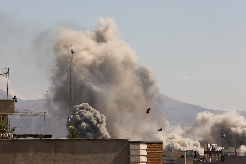 ASV pārliecinātas par drīzu uzvaru Tuvajos Austrumos; Irāna pauž gatavību karot gadiem ilgi
