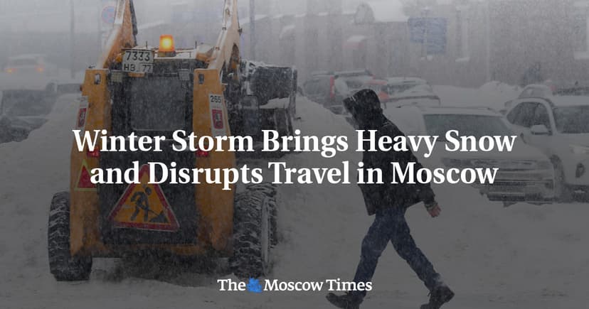 Winter Storm Disrupts Travel in Moscow with Heavy Snowfall
