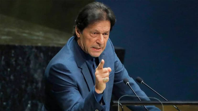 Former Cricket Captains Urge Pakistan Government to Grant Imran Khan Dignity