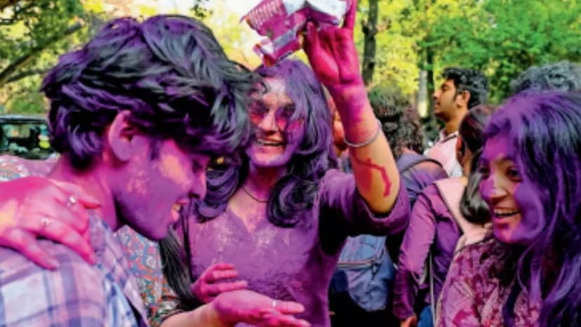 Wishing you a warm Holi! Mercury may hit 34°C in Delhi today