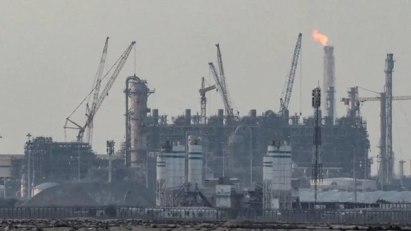 Qatar to fully shut gas liquefaction amid Tehran's retaliatory strikes