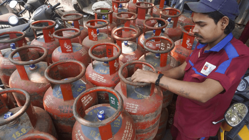 India Raises LPG Refill Waiting Period to Combat Hoarding